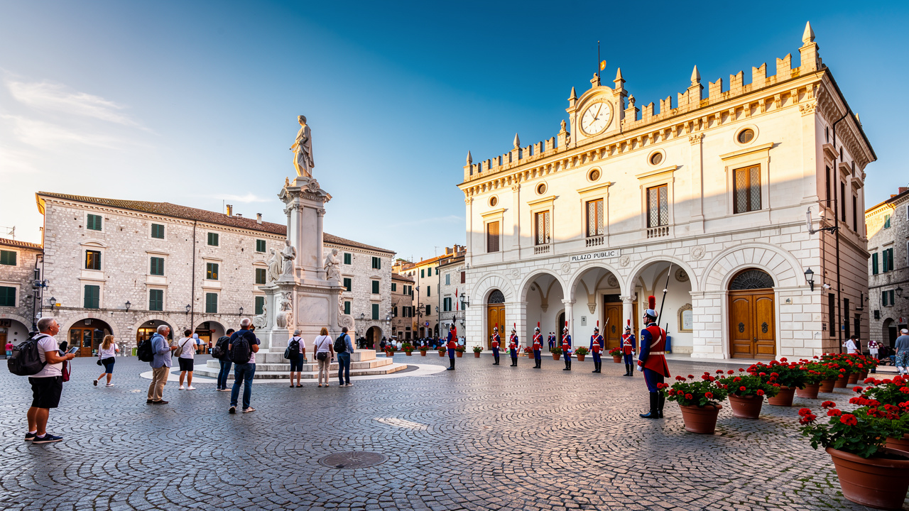 Piazza della Libertà con il Palazzo Pubblico a San Marino
